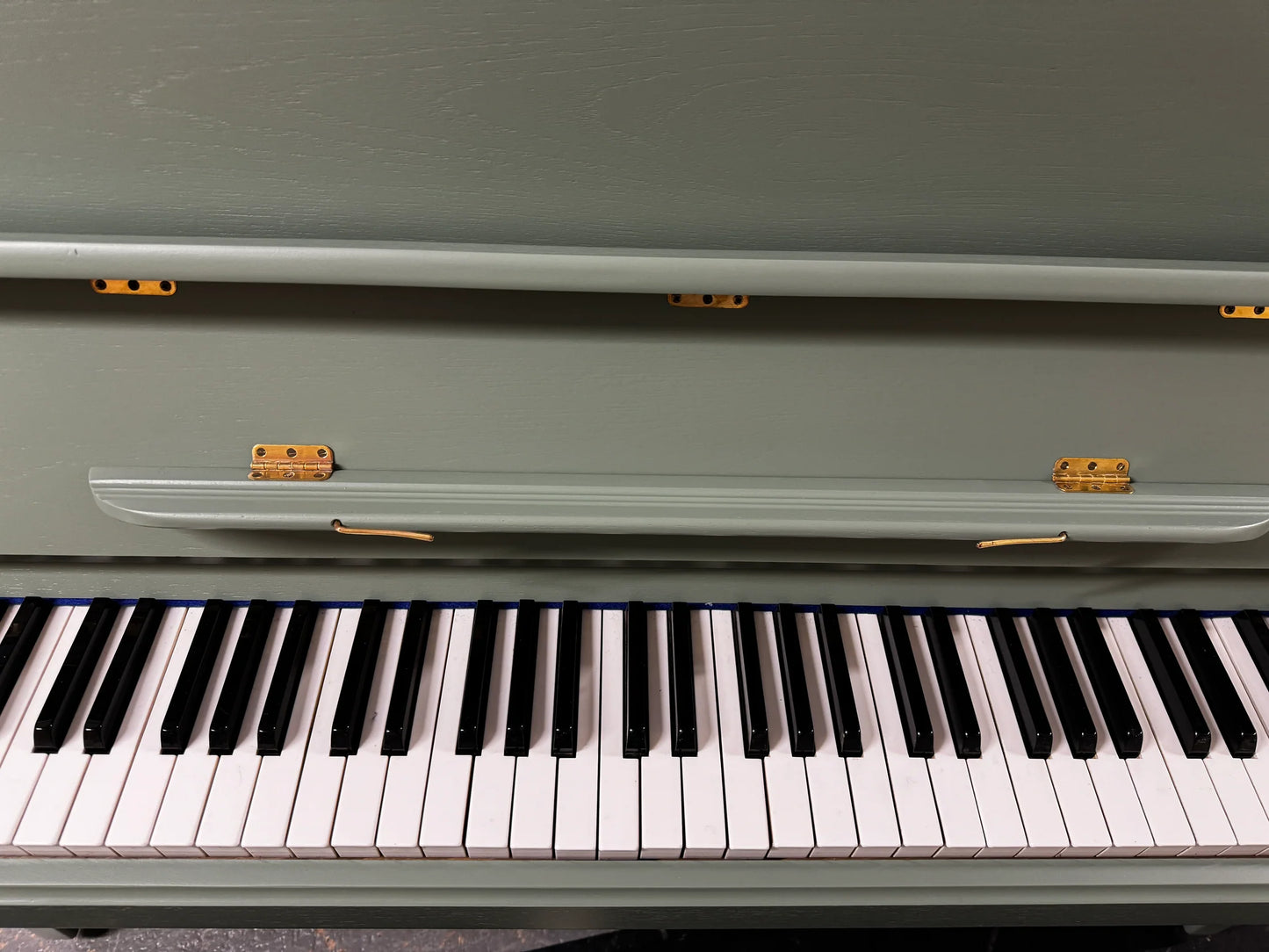 Welmar Upright Piano in a green finish